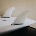 Ailerons de surf FCSII Mick Fanning  Twin+Stabilizer White
