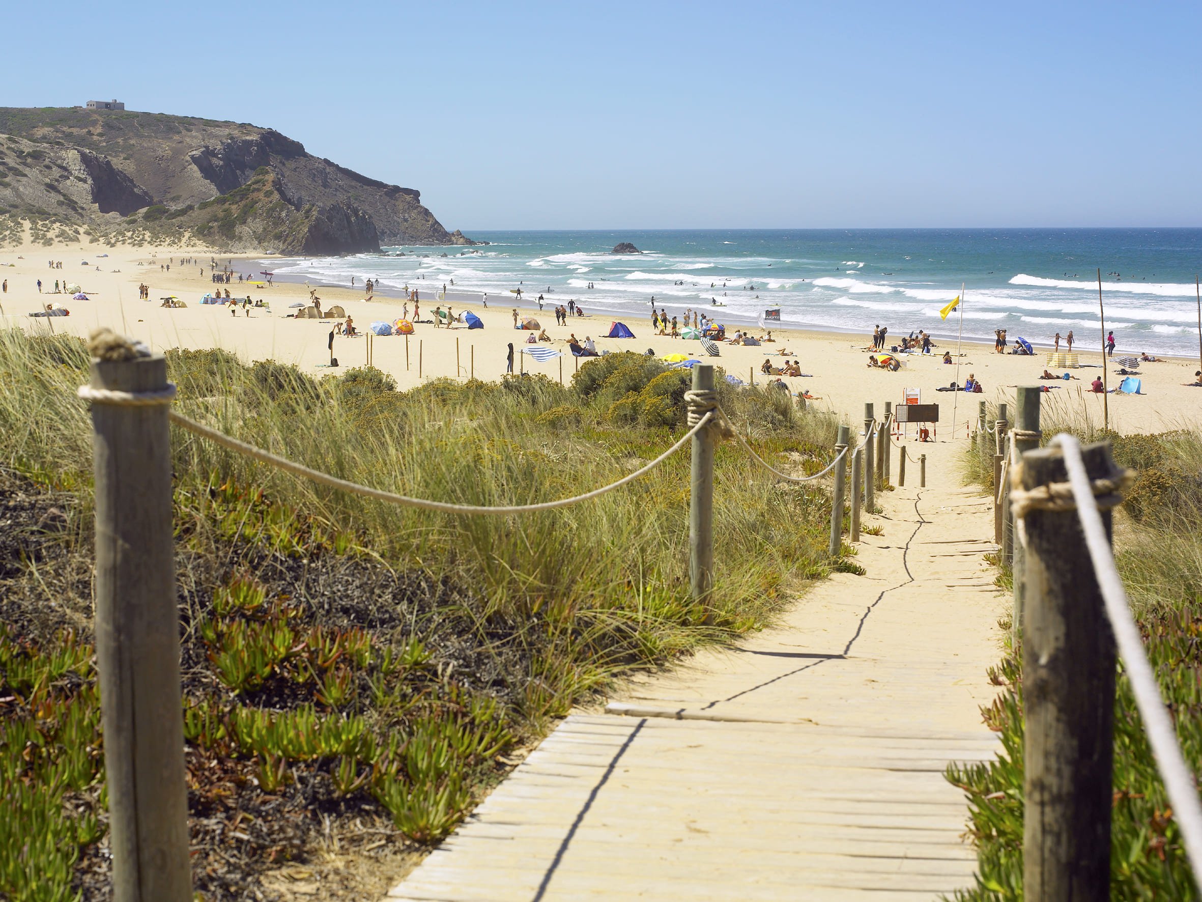 Melhores praias para surfar em portugal: guia completo