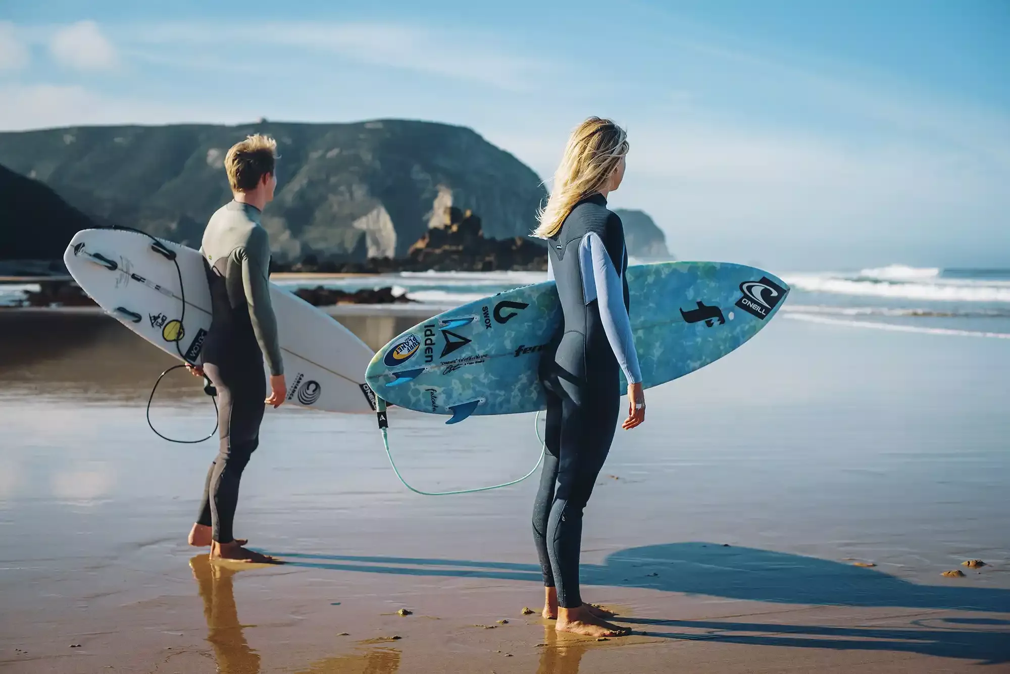 Comment choisir sa planche de surf selon ta taille et ton poids