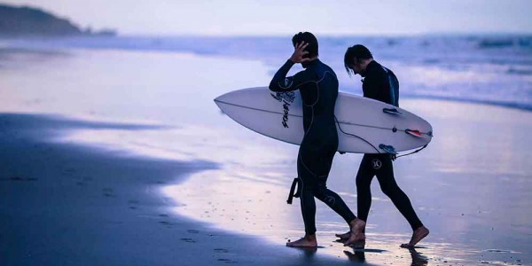 I diversi sistemi di fissaggio delle pinne da surf