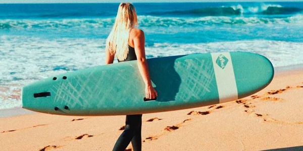 Utilità e caratteristiche di una tavola da surf softboard