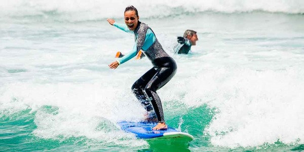 Come mantenere l'equilibrio su una tavola da surf?
