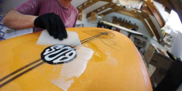 Imprimer les logos pour fabriquer une planche de surf
