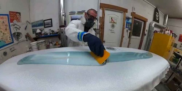 Fabriquer une planche de surf: la lamination