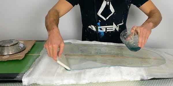Comment réparer une planche de surf cassé en deux